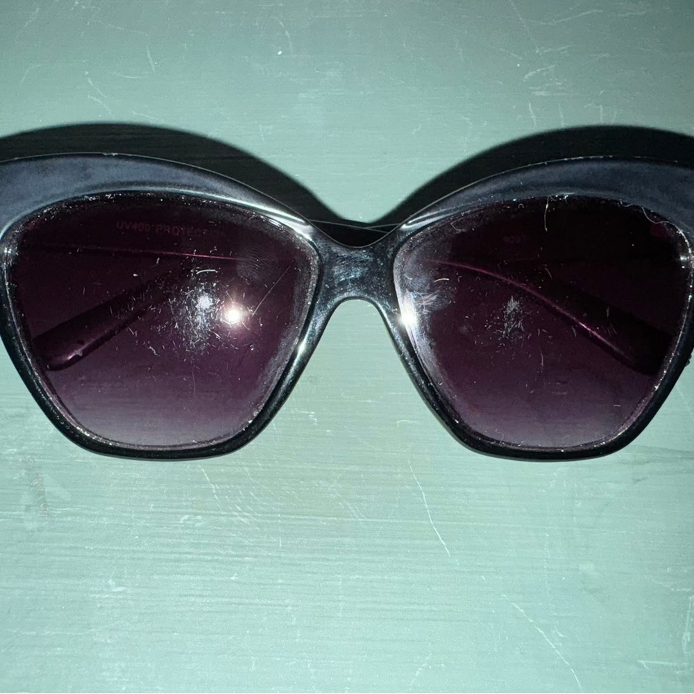 Chic Black Sunglasses